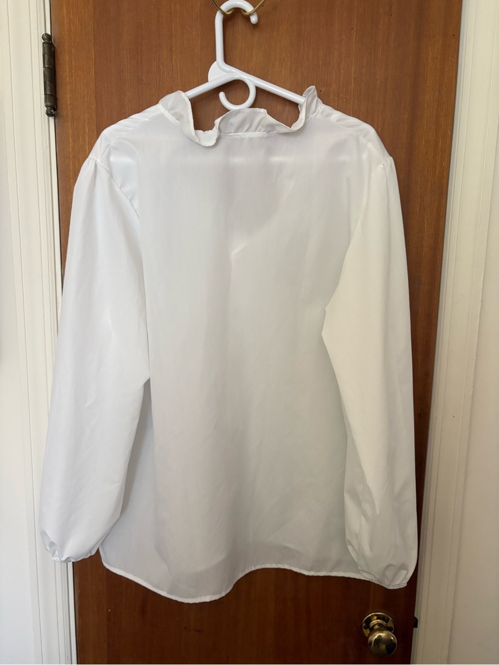 Women’s Plus Size  Classic White Blouse-Ruffled Neckline /Front Sz 3XL - Picture 8 of 10